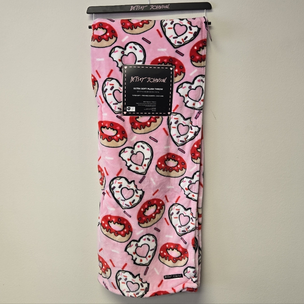Betsey Johnson Sprinkle Donut and Heart Ultra Soft Plush Throw Blanket Pink